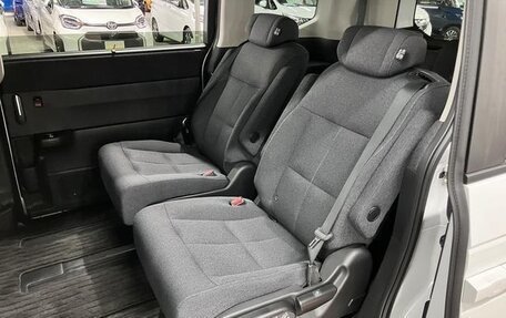 Honda Stepwgn, 2022 год, 2 610 000 рублей, 15 фотография