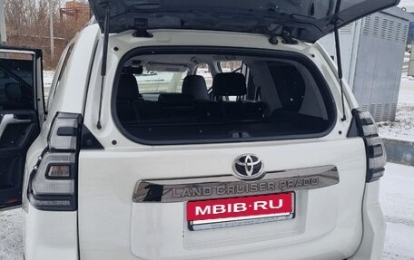 Toyota Land Cruiser Prado 150 рестайлинг 2, 2021 год, 6 180 000 рублей, 2 фотография