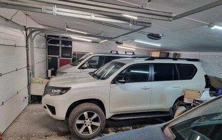 Toyota Land Cruiser Prado 150 рестайлинг 2, 2021 год, 6 180 000 рублей, 10 фотография