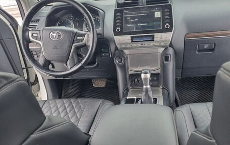 Toyota Land Cruiser Prado 150 рестайлинг 2, 2021 год, 6 180 000 рублей, 14 фотография