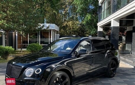 Bentley Bentayga I, 2018 год, 9 300 000 рублей, 1 фотография
