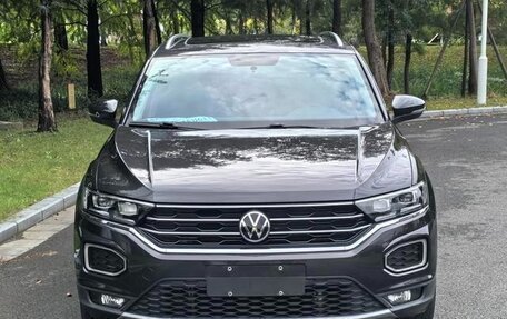 Volkswagen T-Roc I, 2022 год, 1 430 000 рублей, 2 фотография