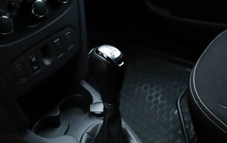 Renault Logan II, 2018 год, 999 000 рублей, 12 фотография