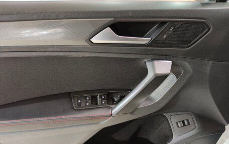 Volkswagen Tiguan II, 2019 год, 2 100 000 рублей, 13 фотография