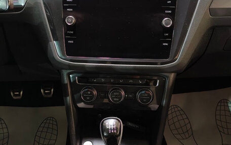 Volkswagen Tiguan II, 2019 год, 2 100 000 рублей, 12 фотография