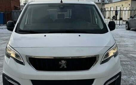 Peugeot Traveller I, 2018 год, 1 990 000 рублей, 4 фотография