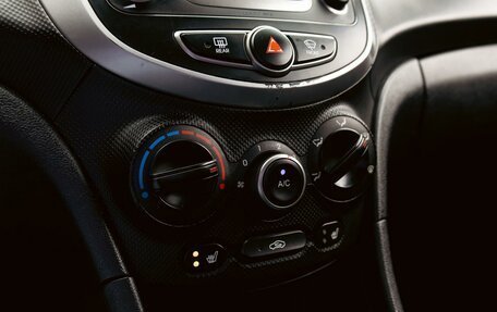 Hyundai Solaris II рестайлинг, 2015 год, 995 000 рублей, 15 фотография