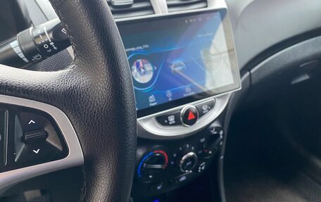 Hyundai Solaris II рестайлинг, 2011 год, 770 000 рублей, 12 фотография