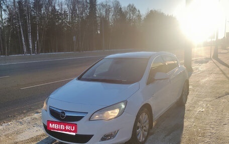 Opel Astra J, 2010 год, 750 000 рублей, 2 фотография