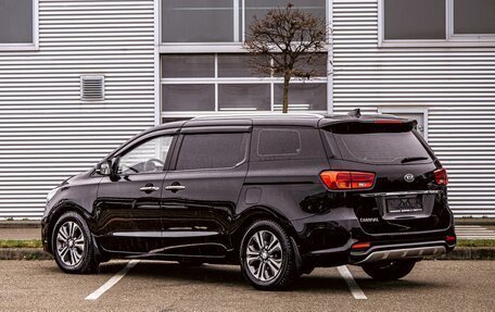 KIA Carnival III, 2019 год, 2 495 000 рублей, 4 фотография