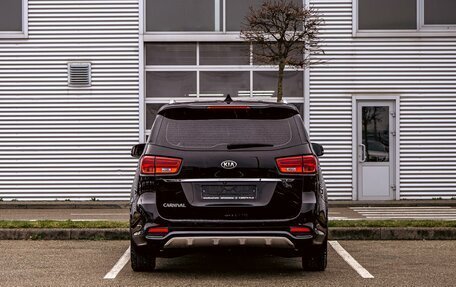 KIA Carnival III, 2019 год, 2 495 000 рублей, 5 фотография