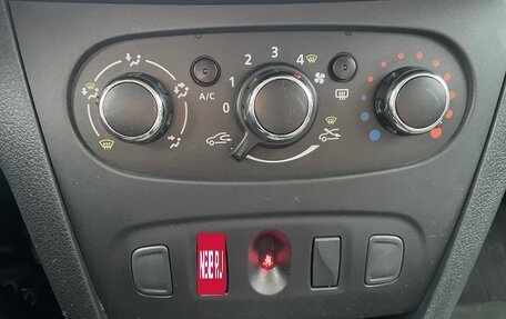 Renault Logan II, 2020 год, 1 180 000 рублей, 15 фотография