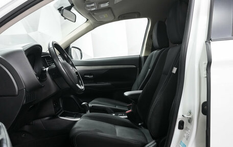 Mitsubishi Outlander III рестайлинг 3, 2018 год, 2 150 000 рублей, 10 фотография