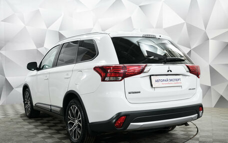 Mitsubishi Outlander III рестайлинг 3, 2018 год, 2 150 000 рублей, 3 фотография