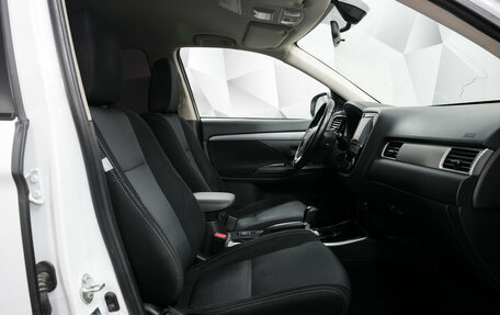 Mitsubishi Outlander III рестайлинг 3, 2018 год, 2 150 000 рублей, 11 фотография