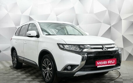 Mitsubishi Outlander III рестайлинг 3, 2018 год, 2 150 000 рублей, 7 фотография