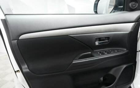 Mitsubishi Outlander III рестайлинг 3, 2018 год, 2 150 000 рублей, 14 фотография