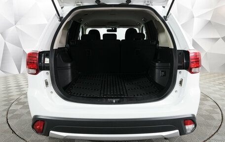 Mitsubishi Outlander III рестайлинг 3, 2018 год, 2 150 000 рублей, 17 фотография