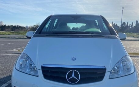 Mercedes-Benz A-Класс, 2011 год, 1 040 000 рублей, 2 фотография