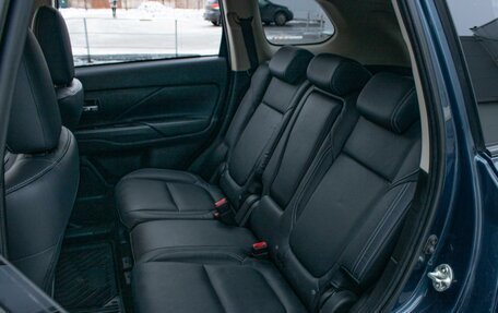 Mitsubishi Outlander III рестайлинг 3, 2021 год, 2 399 000 рублей, 9 фотография