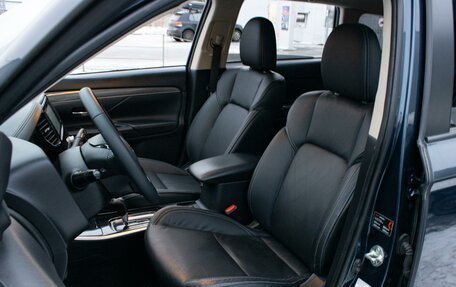 Mitsubishi Outlander III рестайлинг 3, 2021 год, 2 399 000 рублей, 10 фотография