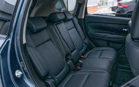 Mitsubishi Outlander III рестайлинг 3, 2021 год, 2 399 000 рублей, 7 фотография