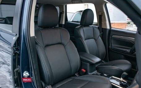 Mitsubishi Outlander III рестайлинг 3, 2021 год, 2 399 000 рублей, 8 фотография