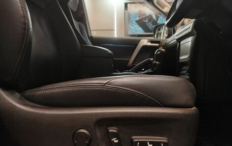 Toyota Land Cruiser Prado 150 рестайлинг 2, 2022 год, 6 399 000 рублей, 14 фотография