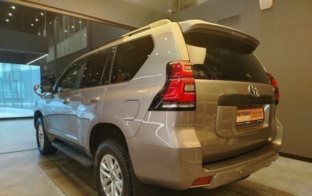 Toyota Land Cruiser Prado 150 рестайлинг 2, 2022 год, 6 399 000 рублей, 4 фотография