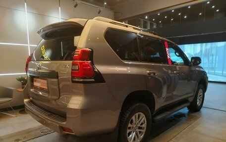 Toyota Land Cruiser Prado 150 рестайлинг 2, 2022 год, 6 399 000 рублей, 6 фотография
