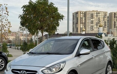 Hyundai Solaris II рестайлинг, 2013 год, 800 000 рублей, 1 фотография