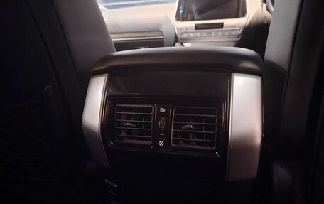 Toyota Land Cruiser Prado 150 рестайлинг 2, 2022 год, 6 399 000 рублей, 22 фотография