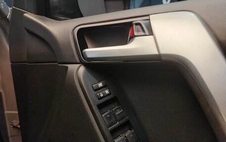 Toyota Land Cruiser Prado 150 рестайлинг 2, 2022 год, 6 399 000 рублей, 27 фотография