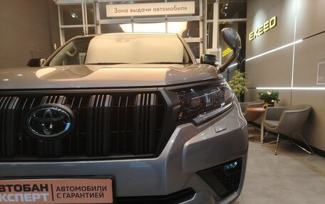 Toyota Land Cruiser Prado 150 рестайлинг 2, 2022 год, 6 399 000 рублей, 29 фотография