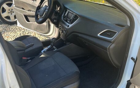 Hyundai Solaris II рестайлинг, 2017 год, 830 000 рублей, 7 фотография