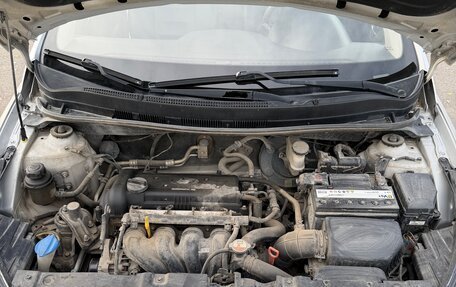 Hyundai Solaris II рестайлинг, 2013 год, 800 000 рублей, 10 фотография