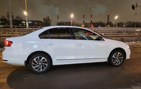 Volkswagen Jetta VI, 2017 год, 1 850 000 рублей, 2 фотография