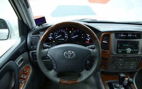 Toyota Land Cruiser 100 рестайлинг 2, 2006 год, 1 920 000 рублей, 12 фотография