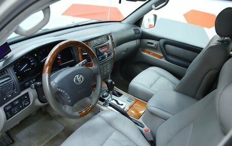 Toyota Land Cruiser 100 рестайлинг 2, 2006 год, 1 920 000 рублей, 10 фотография