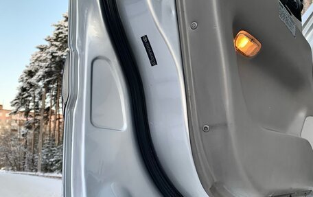 Toyota Land Cruiser 100 рестайлинг 2, 2006 год, 2 175 000 рублей, 16 фотография