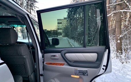 Toyota Land Cruiser 100 рестайлинг 2, 2006 год, 2 175 000 рублей, 24 фотография