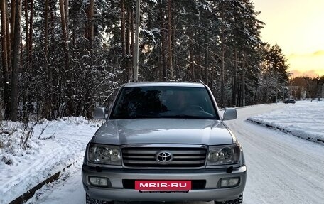 Toyota Land Cruiser 100 рестайлинг 2, 2006 год, 2 175 000 рублей, 13 фотография
