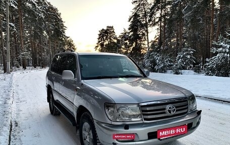 Toyota Land Cruiser 100 рестайлинг 2, 2006 год, 2 175 000 рублей, 12 фотография