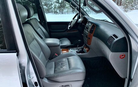 Toyota Land Cruiser 100 рестайлинг 2, 2006 год, 2 175 000 рублей, 25 фотография