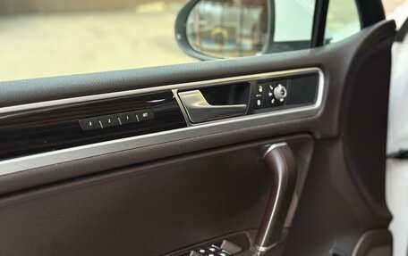 Volkswagen Touareg III, 2016 год, 3 300 000 рублей, 27 фотография