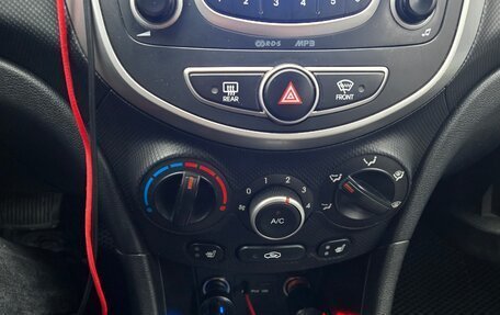 Hyundai Solaris II рестайлинг, 2013 год, 950 000 рублей, 20 фотография