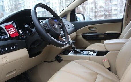 KIA Carnival III, 2017 год, 2 449 990 рублей, 16 фотография