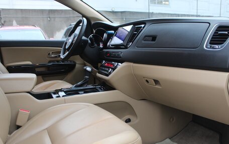 KIA Carnival III, 2017 год, 2 449 990 рублей, 24 фотография