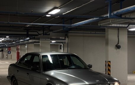 BMW 5 серия, 1991 год, 330 000 рублей, 1 фотография