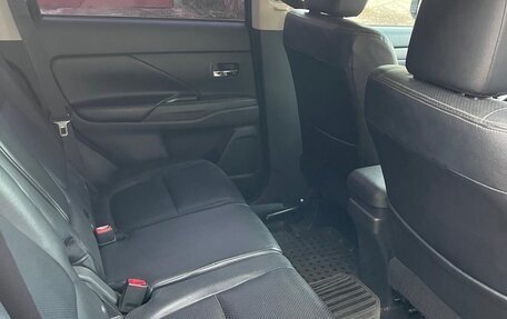 Mitsubishi Outlander III рестайлинг 3, 2013 год, 1 700 000 рублей, 5 фотография